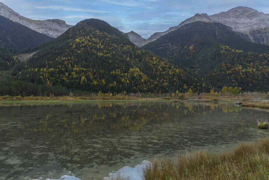 Huesca - valle de Pineta 07 - embalse de Pineta.jpg